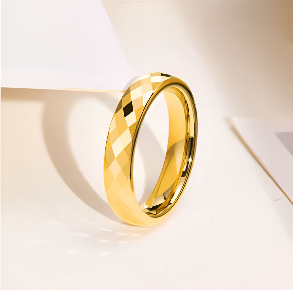 BAGUE FACETTÉE LUMIÈRE DORÉE 4MM