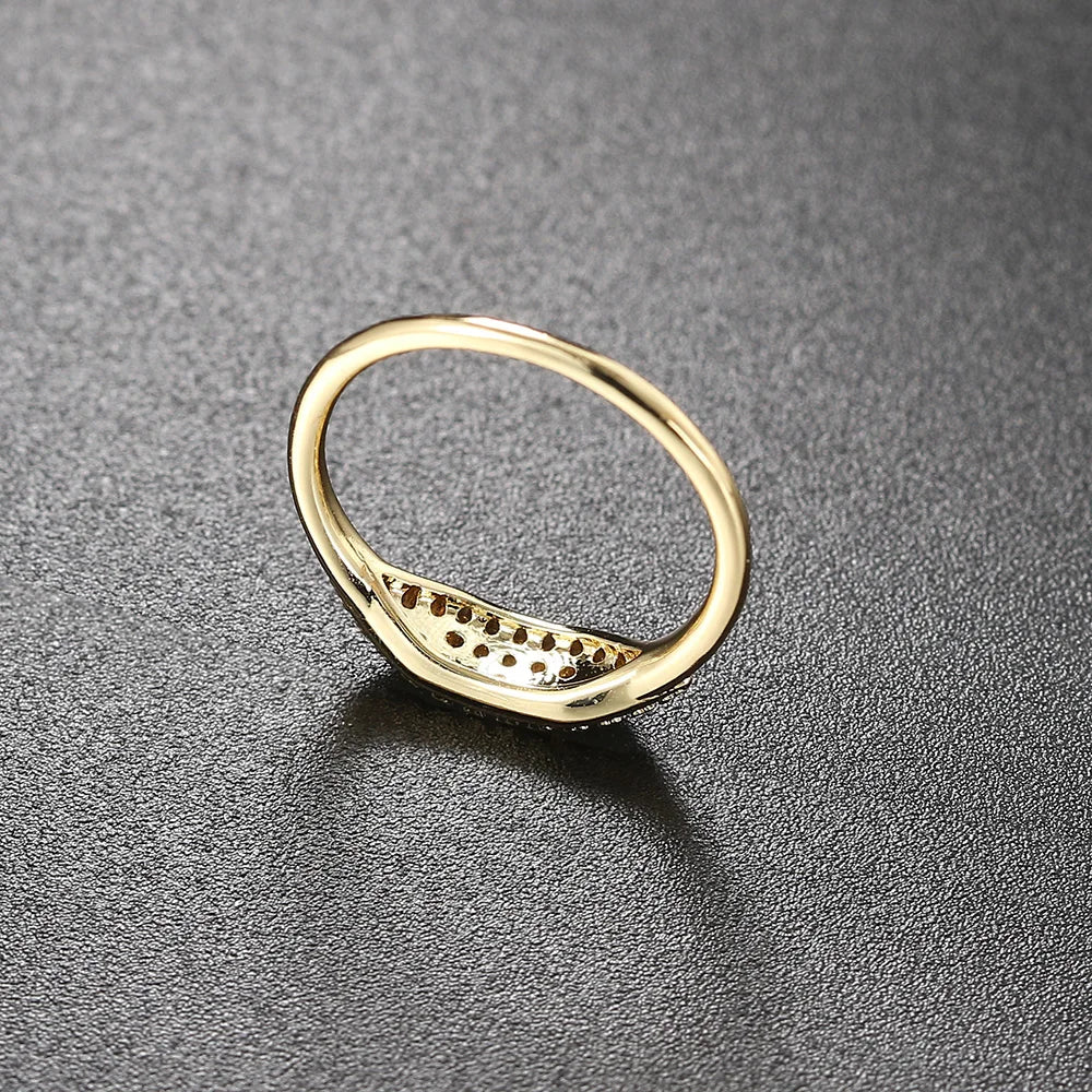 BAGUE PAVAGE DE CRISTAUX EN OR