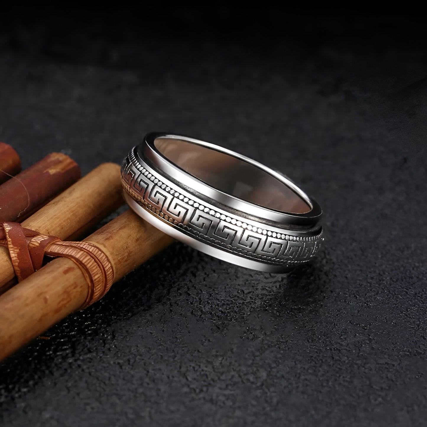 BAGUE MOTIF GREC EN ARGENT BROSSÉ