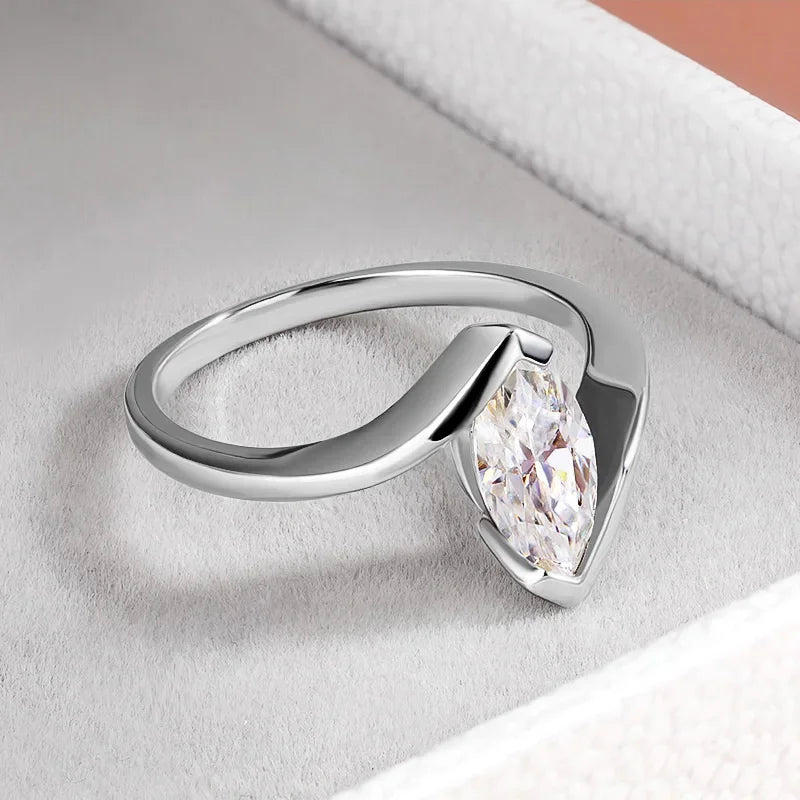 BAGUE PRISE DE DIAMANT EN ARGENT