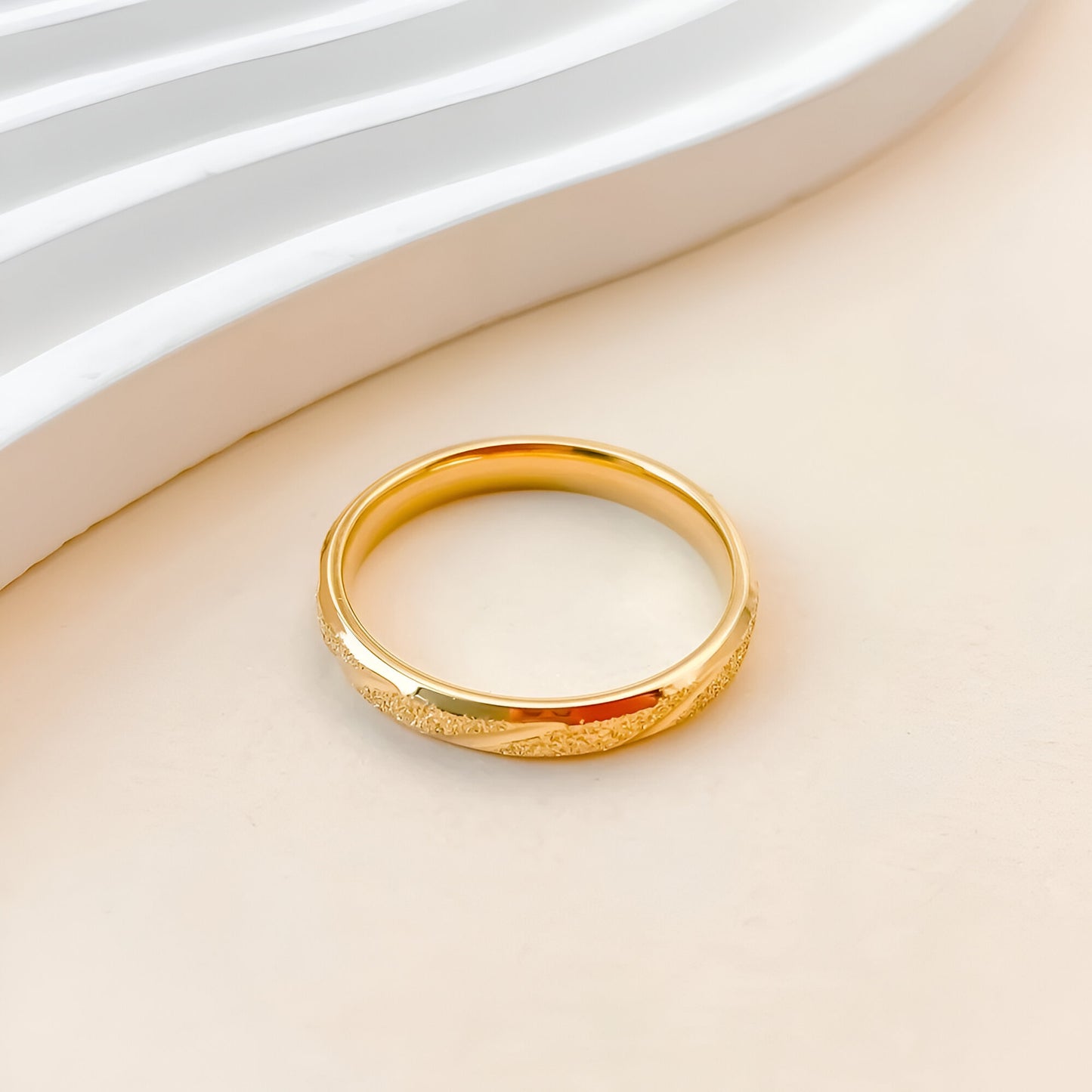 BAGUE RAYURES SABLÉES EN OR
