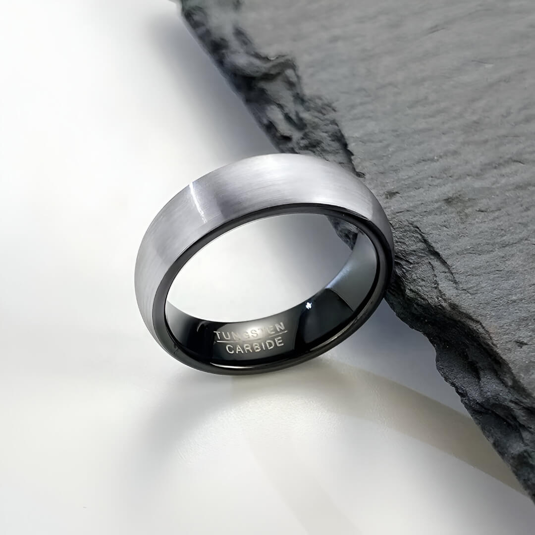 Alliance demi-jonc en tungstène blanc de 6 mm vue de côté.