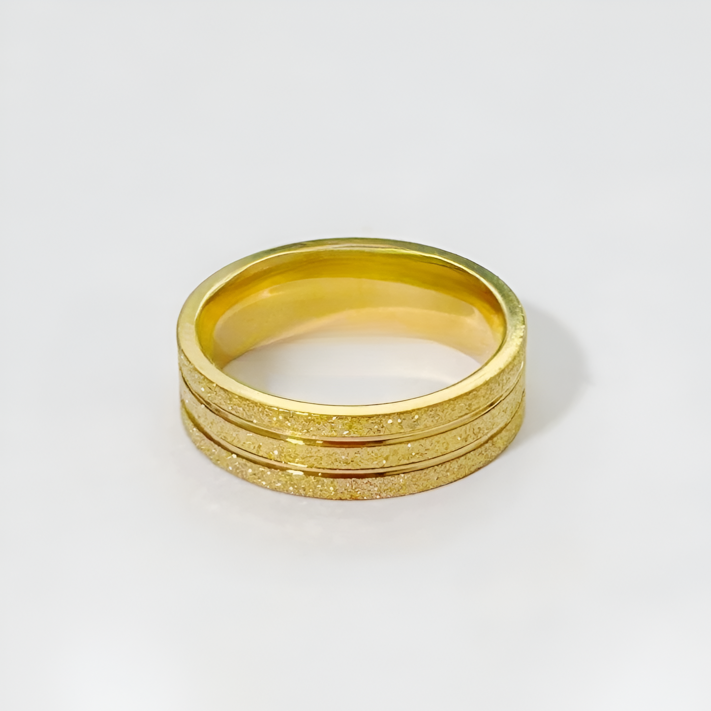 Alliance ruban en acier inoxydable et or jaune à plat.