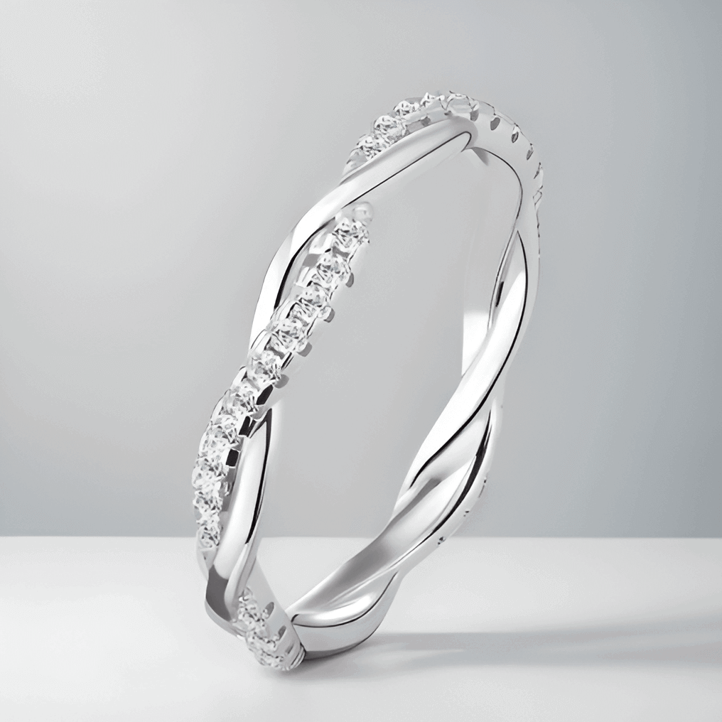 Vue latérale de l'alliance zirconium enlacé femme argent 925 - parfaite comme bague de promesse en or blanc et diamant