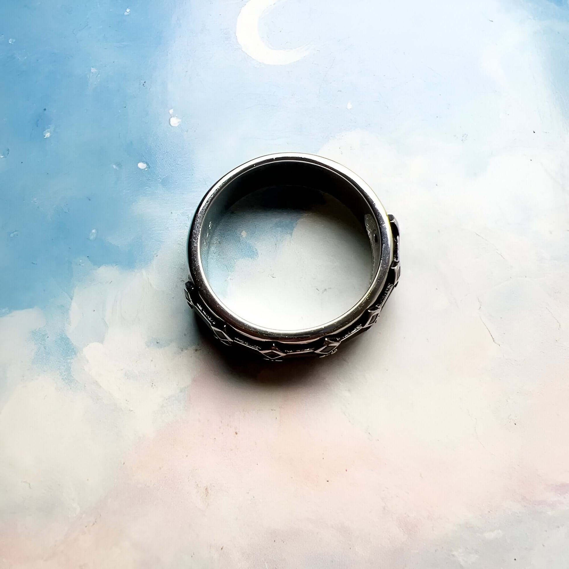 Bague à bande unisexe en argent 925 et platine sertie de diamants naturels noirs à plat.