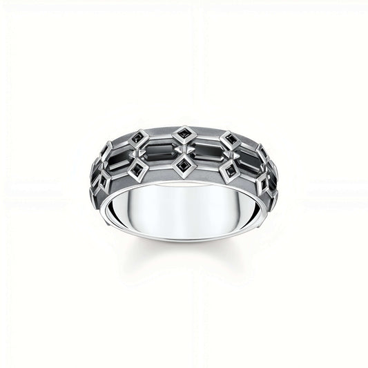 Bague à bande unisexe en argent 925 et platine sertie de diamants naturels noirs sur fond blanc.