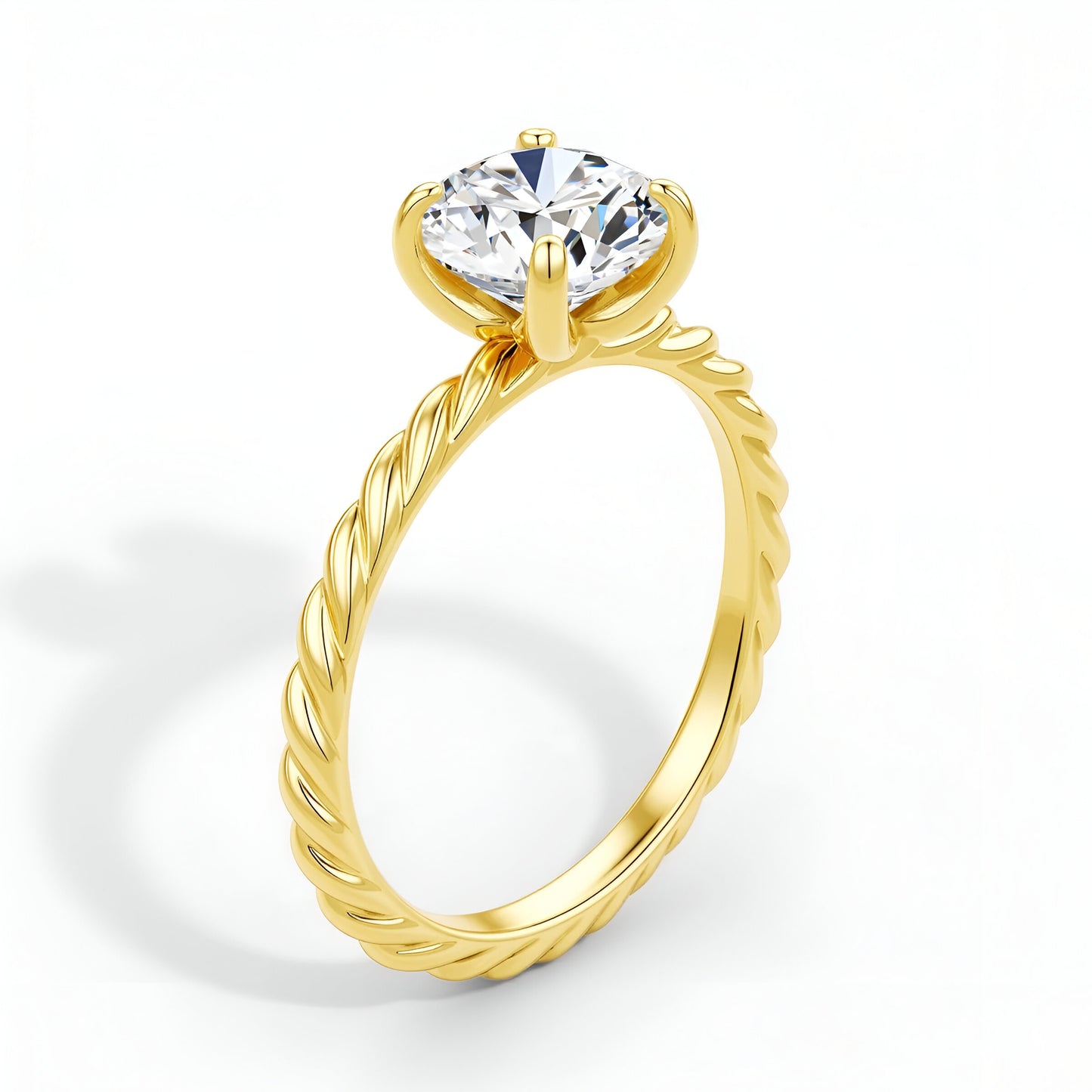 Bague de fiançailles en or 14K vue semi-laterale, avec diamant de moissanite brillant, un modèle solitaire au design élégant sur fond blanc.