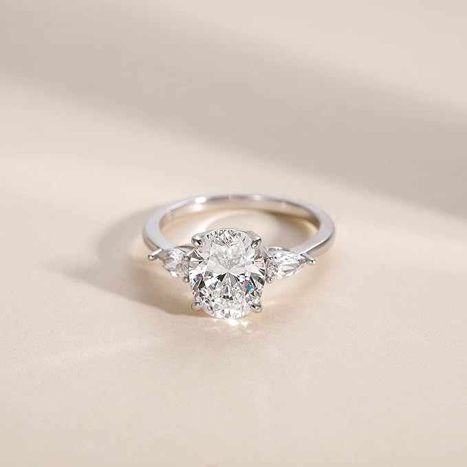 Bague de fiançailles en or blanc scarabée de diamant vue à distance – monture argent 925 plaquée or blanc 14K – La Petite Rebelle