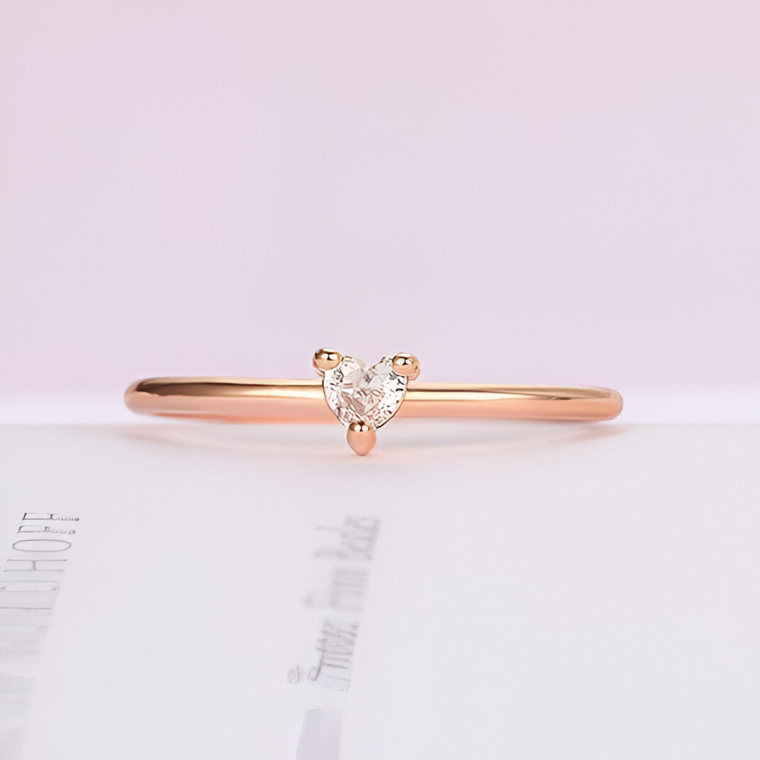 Bague de fiançailles en or rosé cœur élégant, plaquage or rosé 14K et diamant de zircon cubique, un bijou qui marquera votre engagement - La Petite Rebelle