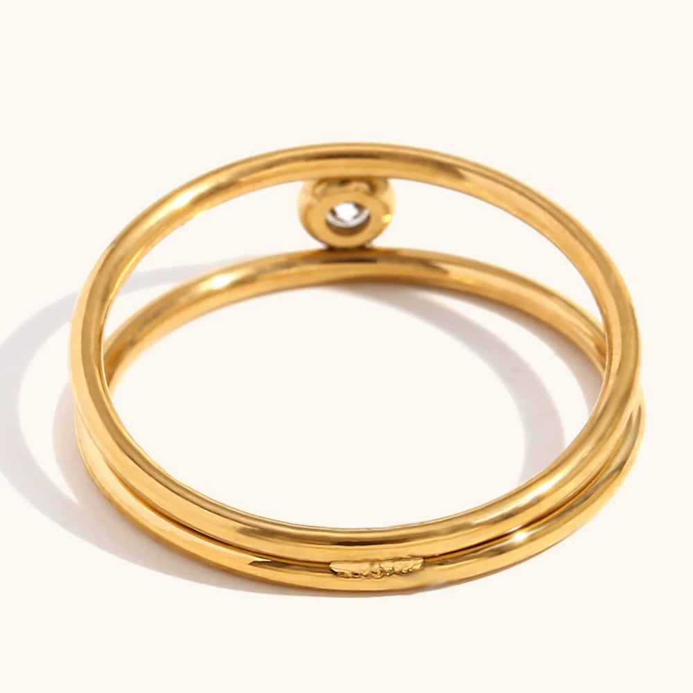 Bague de fiançailles en acier inoxydable doré sertie de diamant naturel vue de dos.