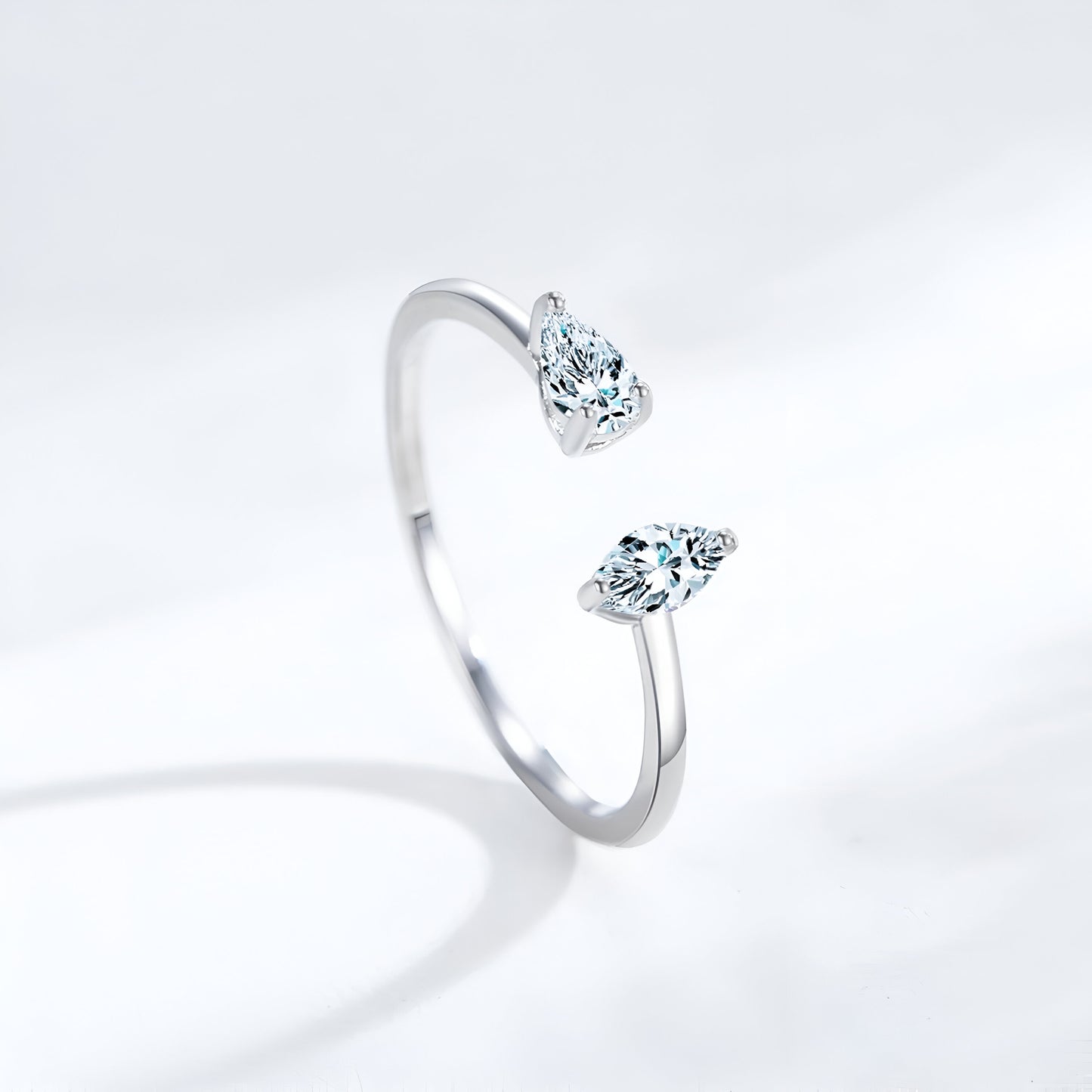 Bague ouverte en argent sterling 925 éclats perpendiculaires, portée debout avec éclat des diamants en zircon, plaquée or blanc 18K, idéale pour les femmes modernes - La Petite Rebelle