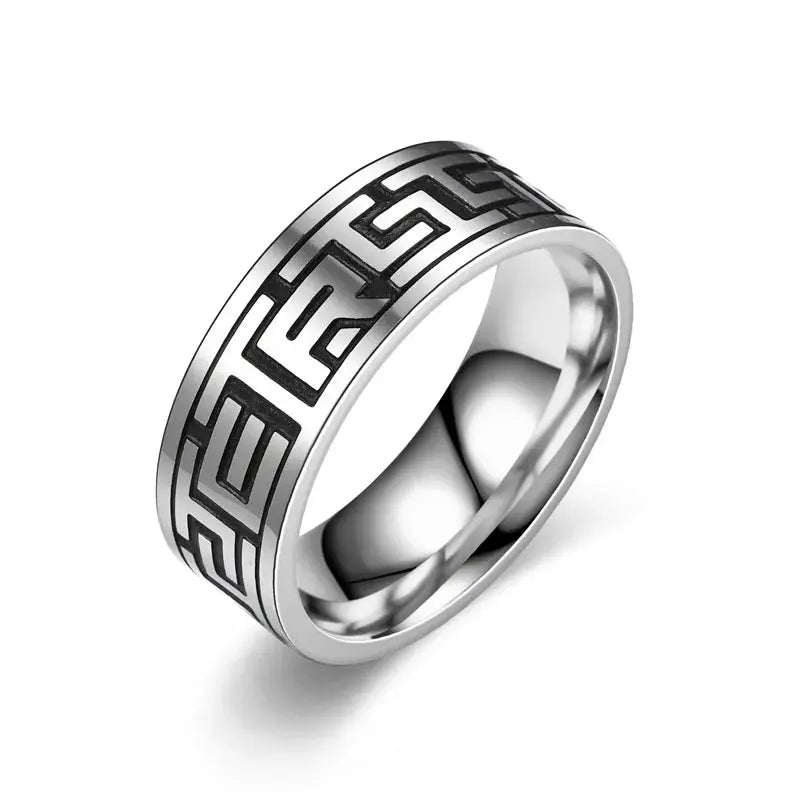 Bague gravée à bande en acier blanc variante géométrique sur fond blanc.