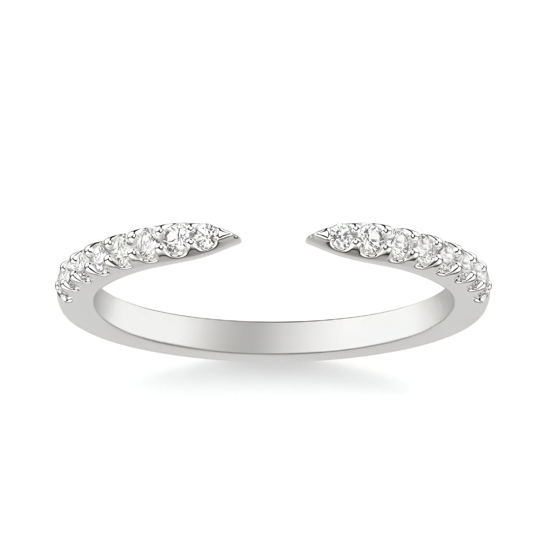 Vue aérienne de la bague ouverte en argent sterling 925, avec détails de diamants zircons étincelants et finition or blanc 18K, créant une brillance captivante sur votre doigt - La Petite Rebelle