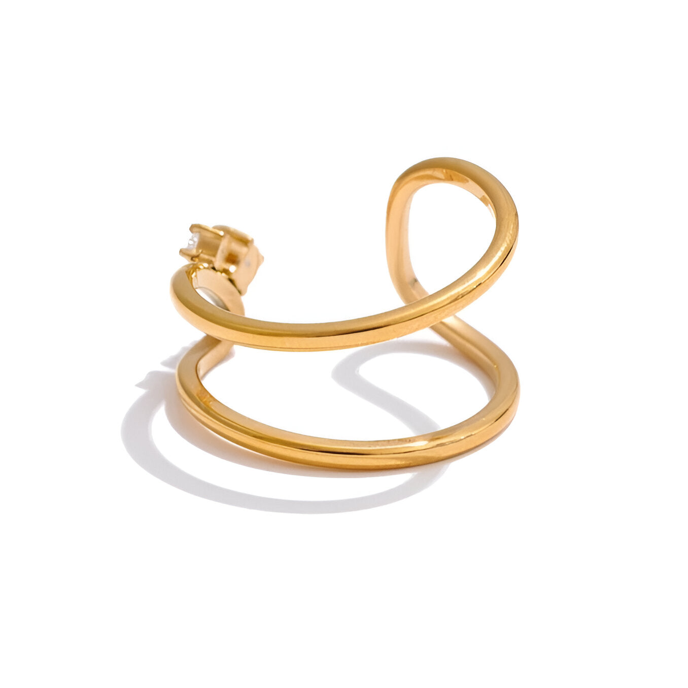Bague ouverte en or vue de dos, en acier inoxydable plaqué or 18K avec zircon scintillant, un design unique de La Petite Rebelle