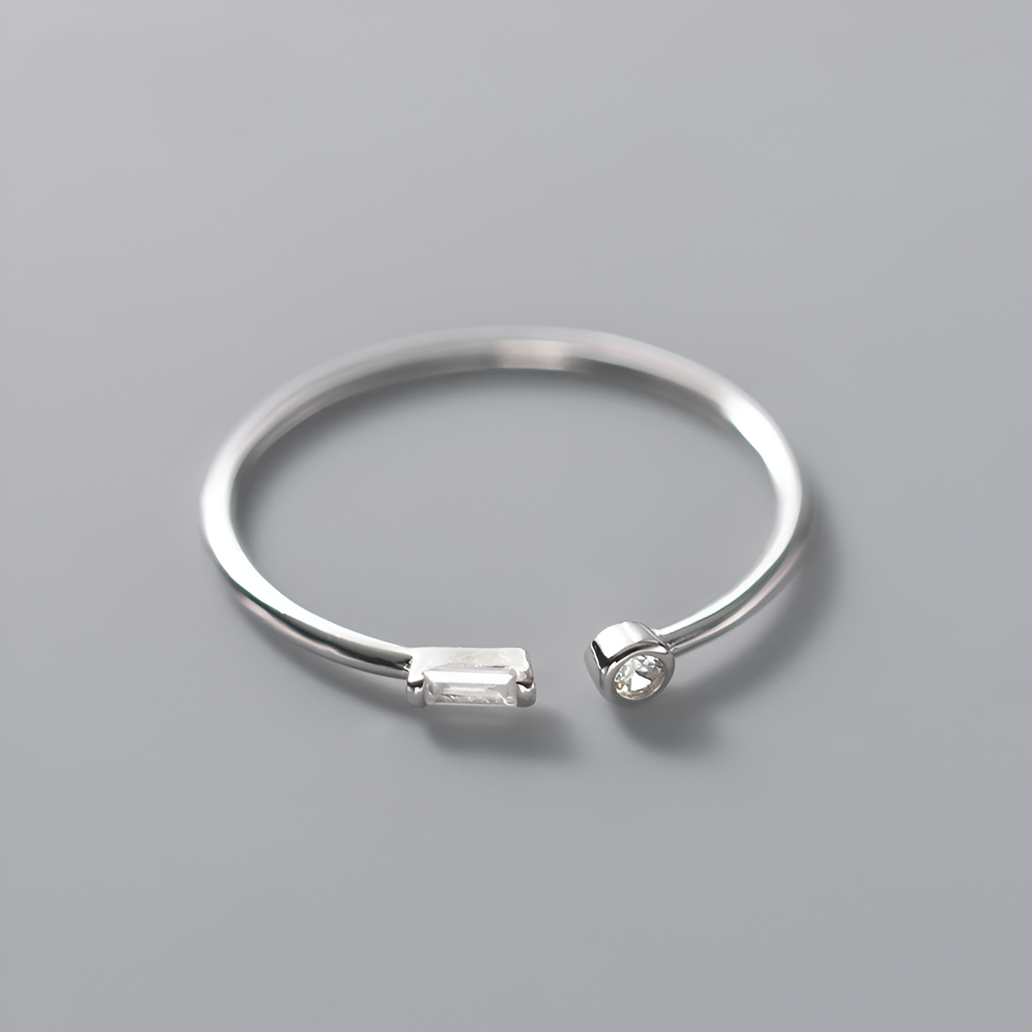 Bague ouverte en or duo d'éclats, design élégant et moderne, en argent sterling 925 plaqué or blanc 18K, avec zircons brillants pour un look intemporel.