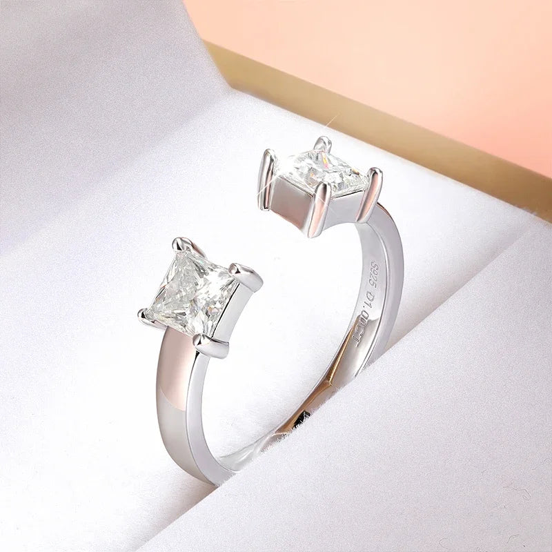 Bague ouverte en or duo de moissanites cubiques, présentée dans un écrin élégant, en argent sterling 925 et or blanc 18K - la petite rebelle