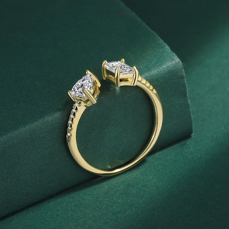 BAGUE OUVERTE EN OR ÉLÉGANCE NATURELLE vue latérale, argent sterling 925, diamants de zircons et plaquage or 18K, design moderne et tendance, ouverte en or, bijou raffiné pour femme.