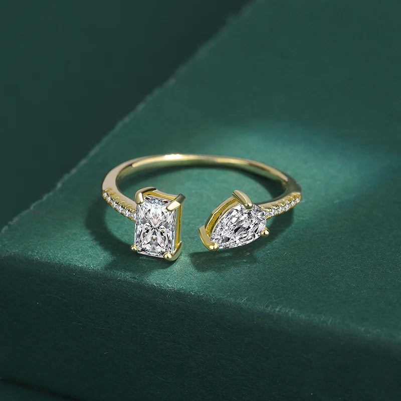 BAGUE OUVERTE EN OR ÉLÉGANCE NATURELLE vue de face, argent sterling 925, diamants de zircons et plaquage or 18K, design raffiné et chic, ouverte en or, bijou élégant pour occasion spéciale.