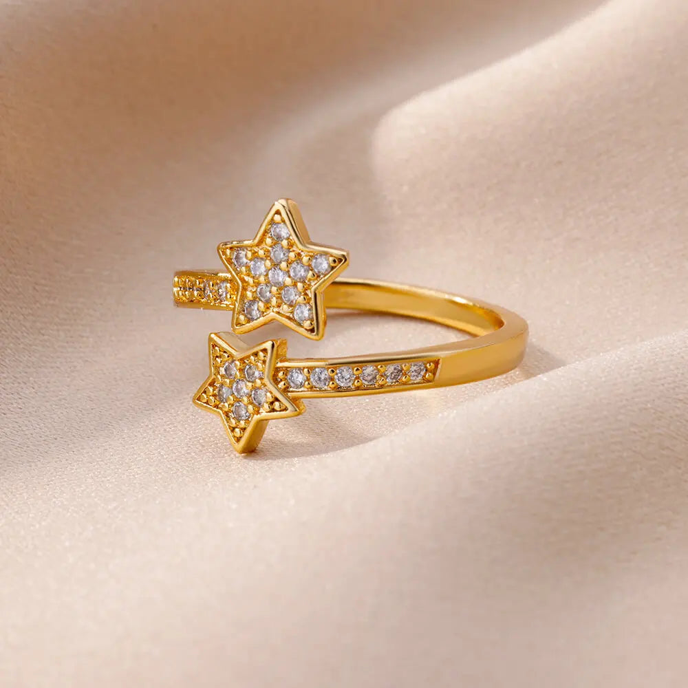 Bague ouverte en or étoiles filantes en plaqué or 18K, design moderne et raffiné, parfaite pour les looks contemporains.