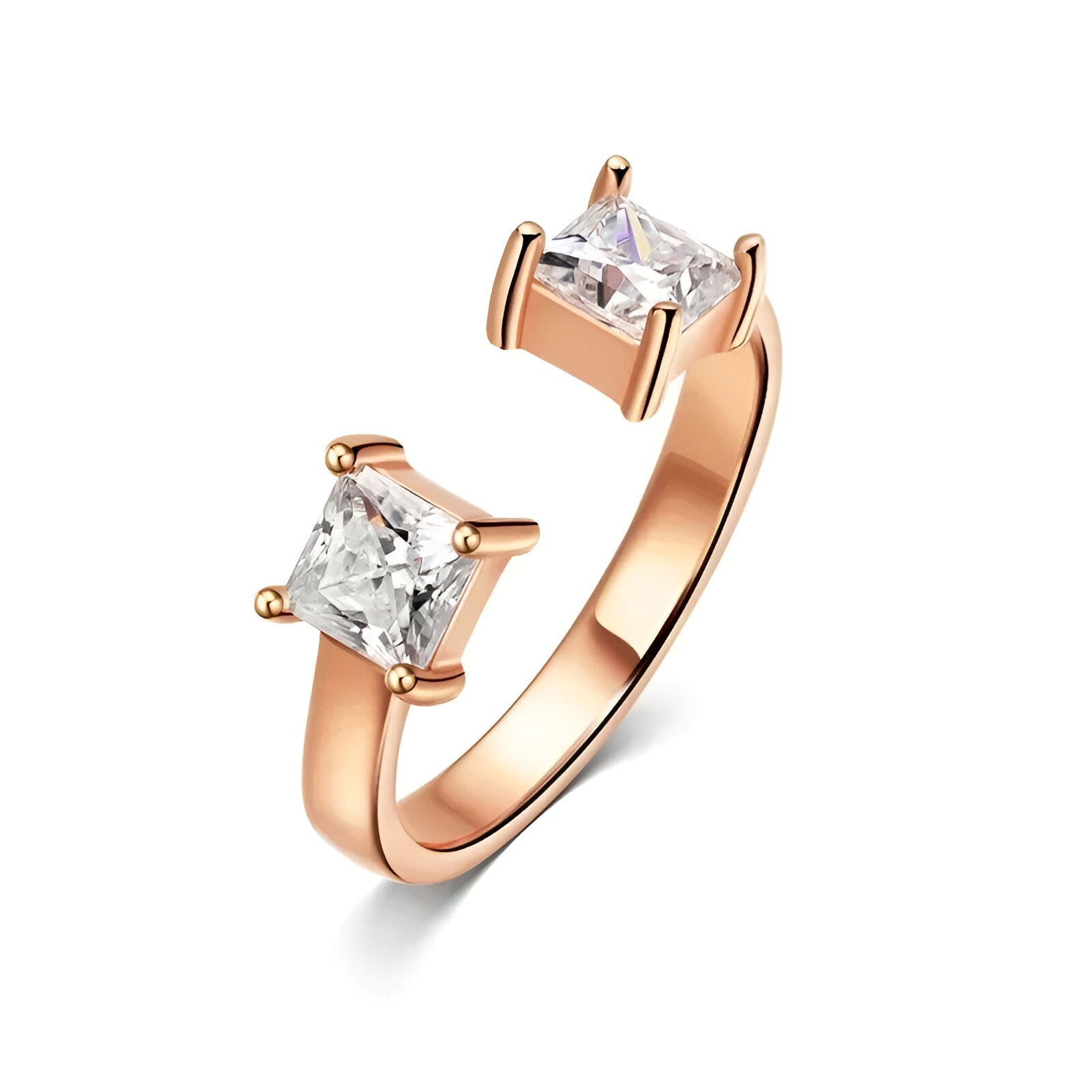 Bague ouverte en or rosé et diamants synthétiques sur fond blanc.