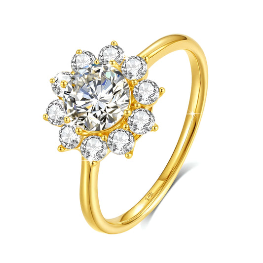 Bague solitaire halo solaire en or jaune sertie de diamants synthétiques et naturels debout.