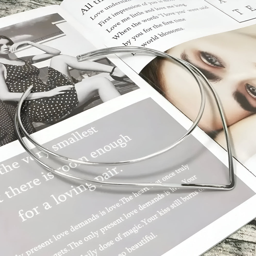 COLLIER OUVERT LIGNE POINTE EN ARGENT