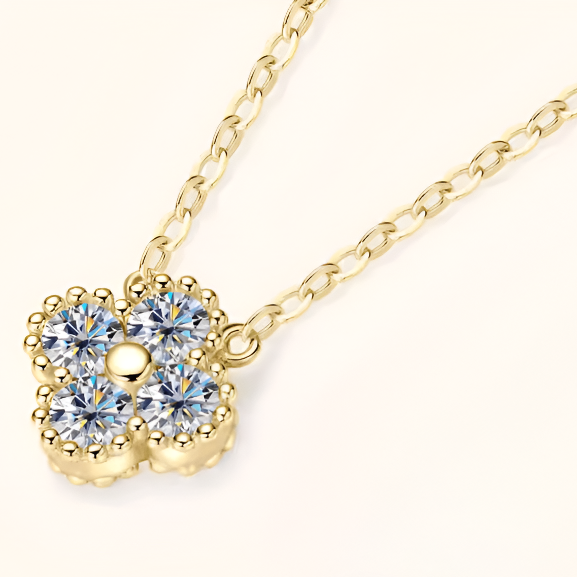 Vue latérale côté pile du collier Flora en or 18k et argent sterling 925 avec moissanite – design raffiné fleur dorée.