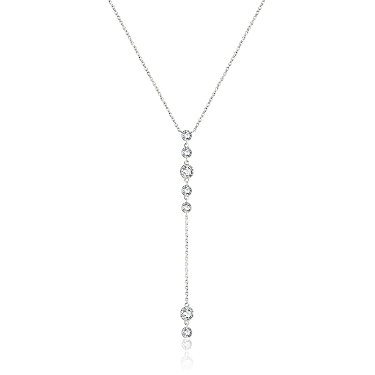 Collier long pendentif Noëvan en argent 925 plaqué or blanc et diamants en zircon sur fond blanc.