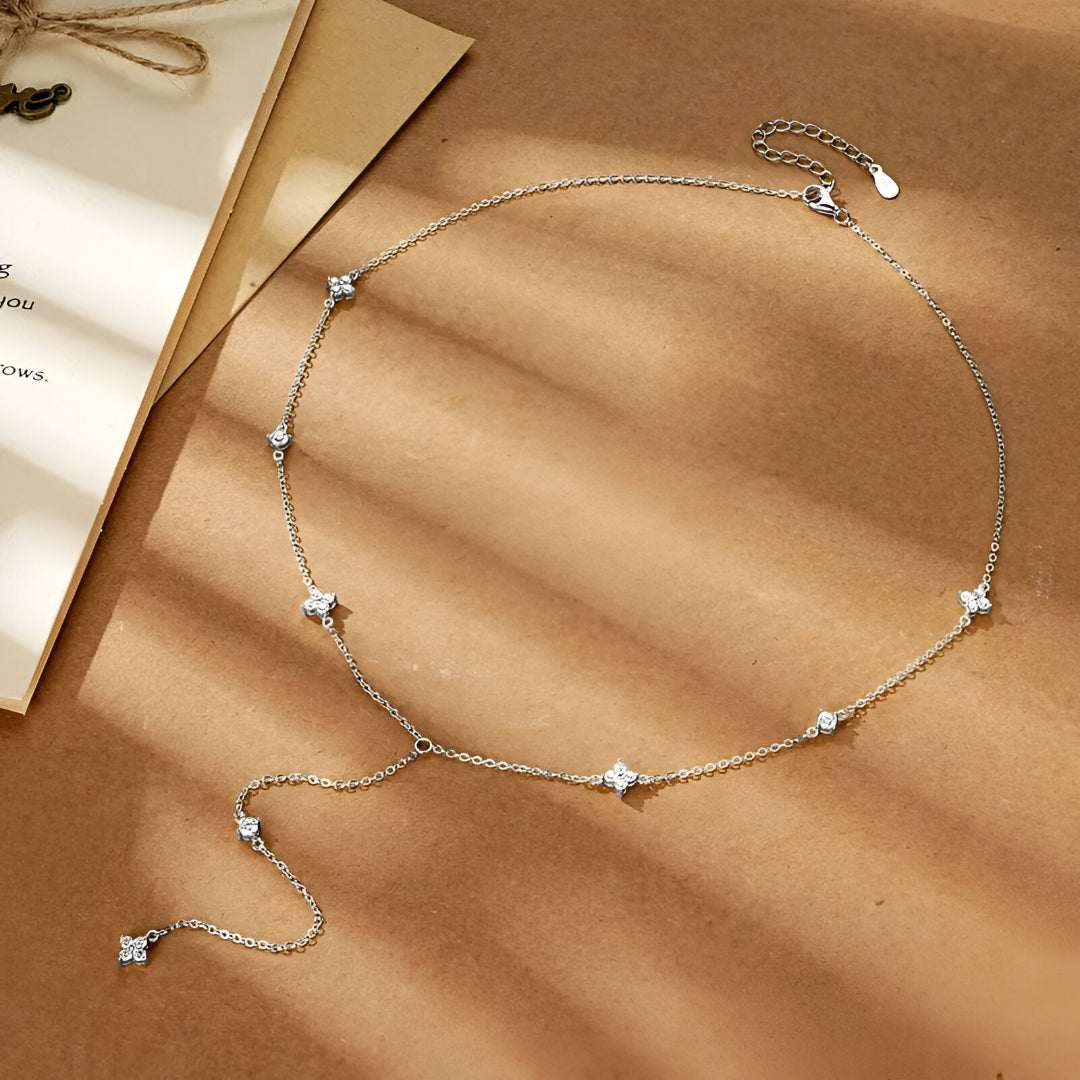 Collier Pluie D’Éclats sur une table - Collier en argent sterling et or blanc 18k avec moissanite raffinée