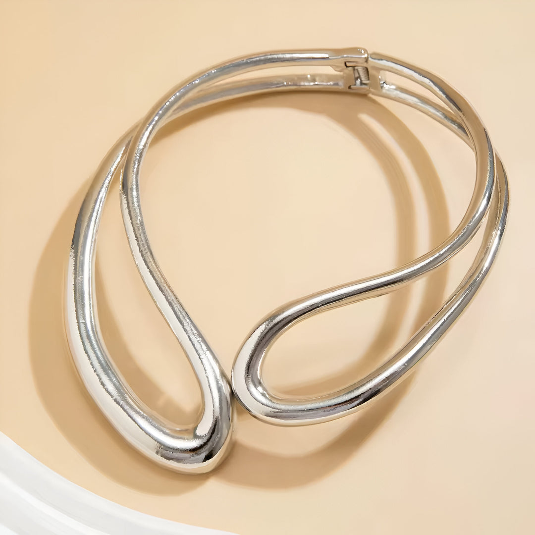 COLLIER SCULPTÉ EN ARGENT