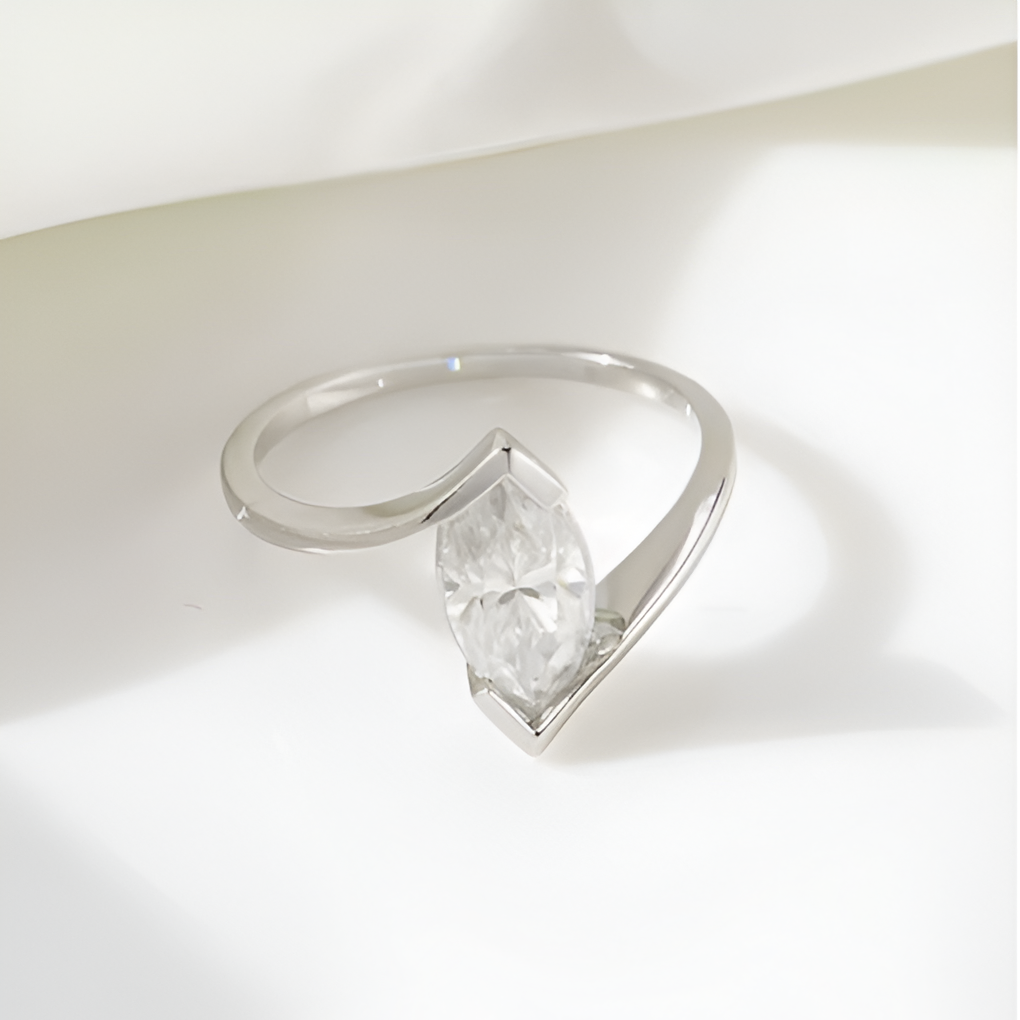BAGUE PRISE DE DIAMANT EN ARGENT