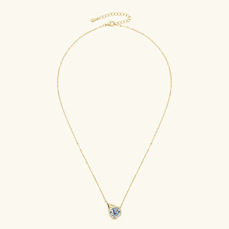 Pendentif goutte doré en argent sterling 925 plaqué or jaune et diamant solitaire vue en entier.