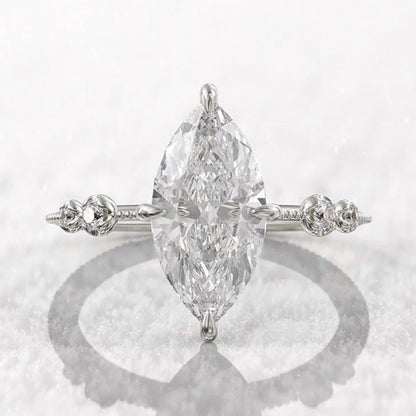 BAGUE DIAMANT OVALE EN ARGENT