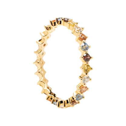 Alliance d'éternité diamants multicolores Terranis en argent 925 plaqué or jaune lumineux debout.