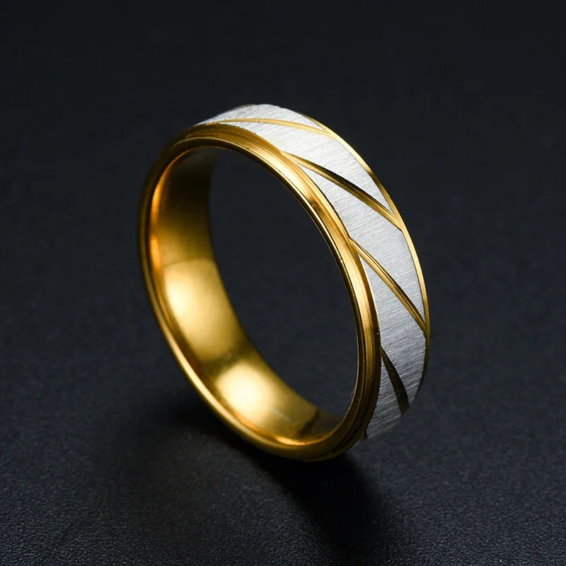 Alliance de mariage ruban blanc rayé de 6mm Hélios en acier 316L plaqué or jaune 14K vue de côté.