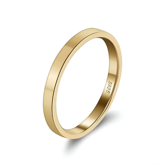 Alliance de mariage standard 2mm Draven en argent 925 plaqué or jaune sur fond blanc.