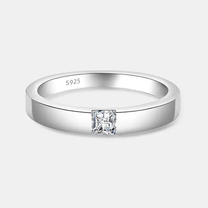 Alliance diamant princesse scintillant serti clos Andréa en argent 925 plaqué or blanc vue de face.