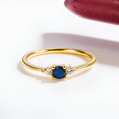 Alliance fine en or jaune et diamants naturels vue de face