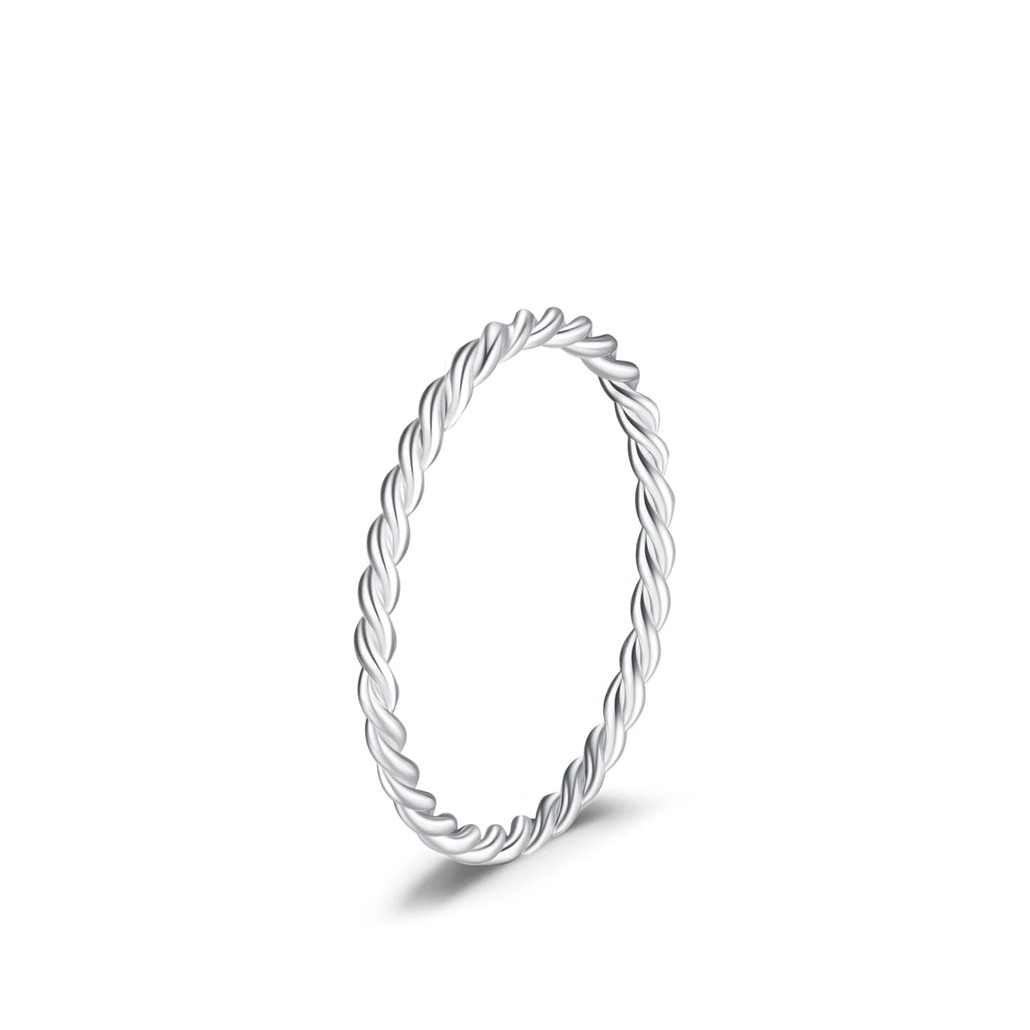 Alliance fine twistée Evelisya en argent 925 plaqué or blanc sur fond blanc.