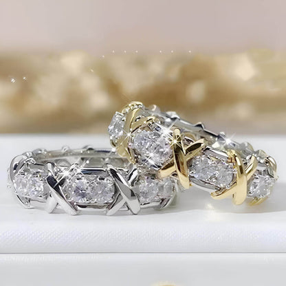 Alliance Paire de Moissanite variantes or jaune et or blanc vue de face superposées.