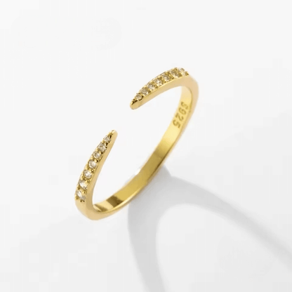 Alliance ouverte pointu en or jaune et diamants naturels vue du dessus.