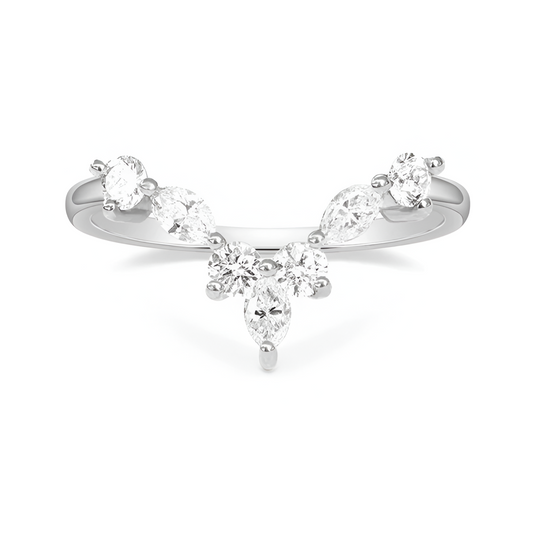 Alliance Pont de Cristaux zirconium pour femme vue de face. Bague en or blanc 14K parfaite pour un mariage.