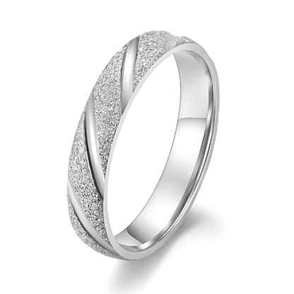 Bague en acier inoxydableplaquée or blanc 14K. Alliance rayée pas cher en argent