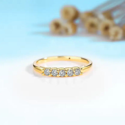 Alliance semi-éternité cinq diamants 0.05CT Solara en or jaune 14K raffiné vue de face.