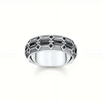 Bague à bande unisexe en argent 925 et platine sertie de diamants naturels noirs sur fond blanc.