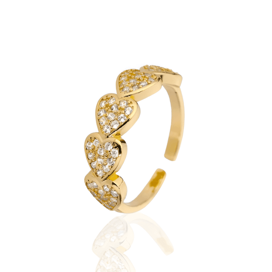 Bague ajustable cinq cœurs dorés sertis de petits diamants Hecate en acier inoxydable 316L plaqué or jaune 18K sur fond blanc.