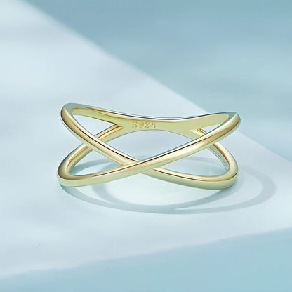 Bague croisement Nymiriel en argent sterling 925 plaqué or jaune vue de face.