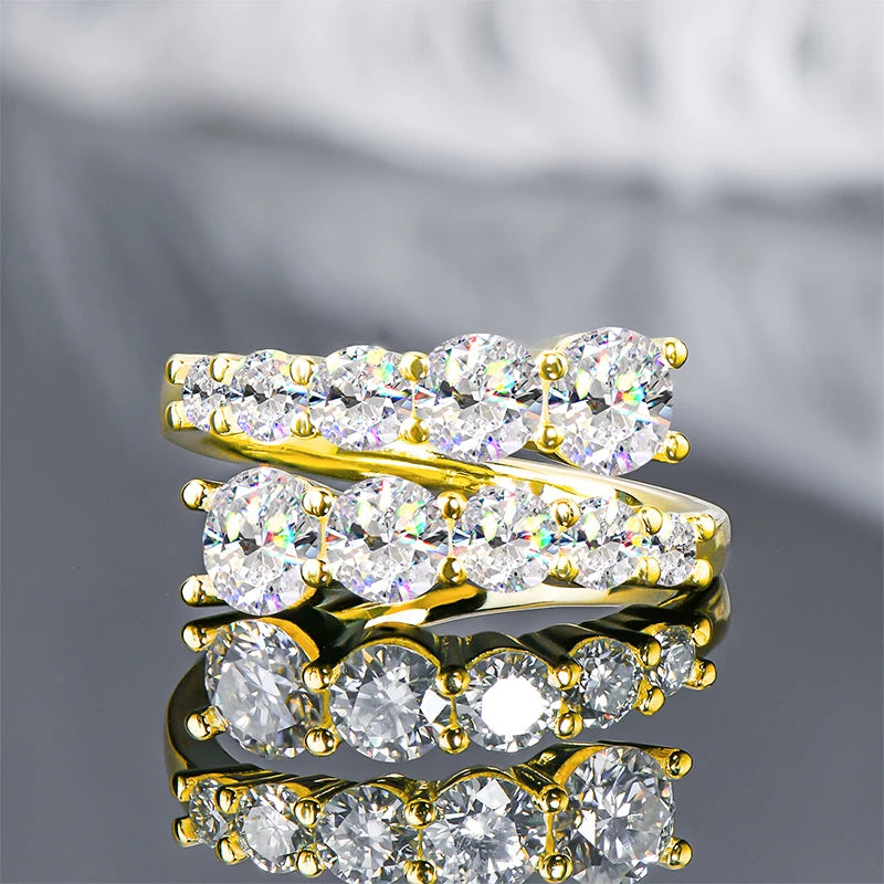 Bague de fiançailles dix pierres en argent 925 plaqué or jaune et diamants scintillants à plat.