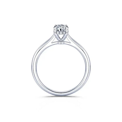 Vue latérale de la bague de fiançailles en argent sterling 925, ornée de diamants de moissanite et plaquée or blanc 18K - Un design raffiné pour une demande de mariage éclatante et moderne.