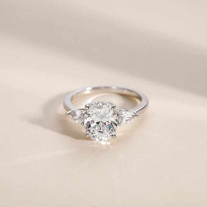 Bague de fiançailles en or blanc scarabée de diamant vue à distance – monture argent 925 plaquée or blanc 14K – La Petite Rebelle